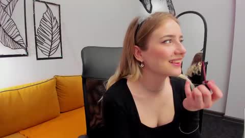 Snapshot of lia_candy_ chatting on April 21, 2:15 am Lia online show from April 21, 2:15 am