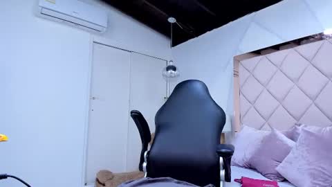 Lia  online show from June 16, 2:36 am