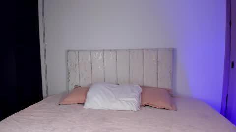 Snapshot of lia_girl2 chatting on November 21, 5:06 am Lia online show from November 21, 5:06 am