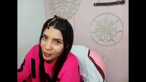 Snapshot of lia_hottie chatting on December 10, 4:02 am Lia online show from December 10, 4:02 am