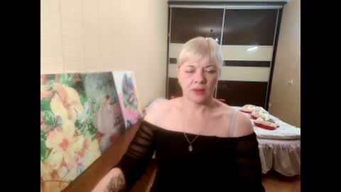 lia independent model online show from December 2, 6:10 pm