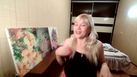 lia independent model online show from December 5, 7:28 pm