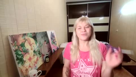 lia independent model online show from December 9, 8:33 pm