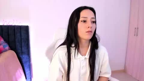 Little Queen Lia  online show from January 6, 7:02 pm