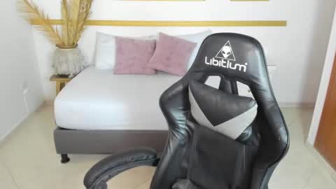 Lia  online show from November 18, 2:17 am