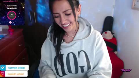 Snapshot of lia_smith87 chatting on February 28, 6:54 am Laura online show from February 28, 6:54 am