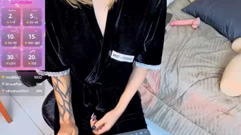 lia summer1 online show from November 25, 7:19 am