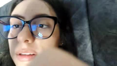 Snapshot of liaa_cute_ chatting on December 21, 3:25 am lia online show from December 21, 3:25 am