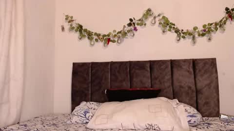 Snapshot of liaa_cute_ chatting on December 29, 12:20 am lia online show from December 29, 12:20 am