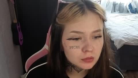 liaa_li online show from May 6, 5:57 am