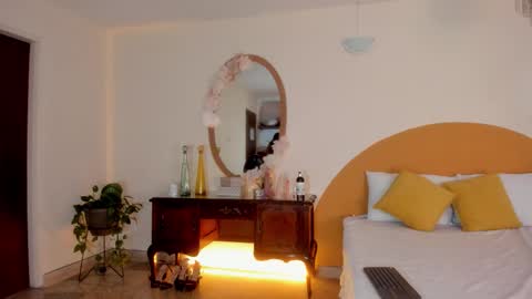   Liaa  online show from February 17, 4:24 pm