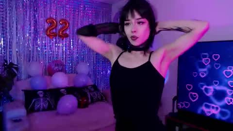 Liaa  online show from September 15, 9:37 pm