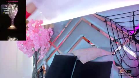 Snapshot of liaagener chatting on November 3, 2:35 am Liaa online show from November 3, 2:35 am