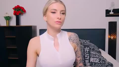 Lia online show from February 16, 9:27 am