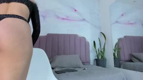 liaguzman online show from September 12, 3:17 am