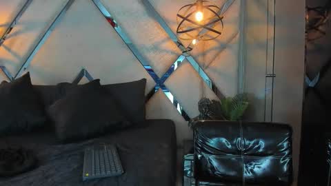 ---Liah--- online show from February 25, 9:35 pm