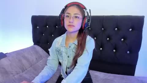 Liah  online show from November 18, 7:18 pm