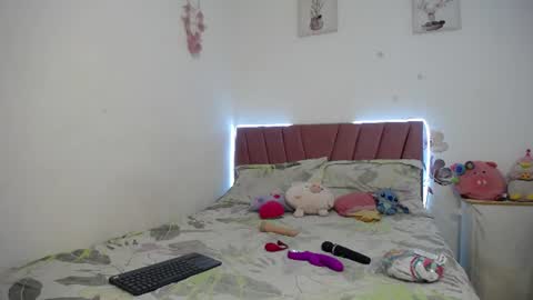 Snapshot of liahdiaz_ chatting on June 10, 11:53 am liahdiaz_ online show from June 10, 11:53 am