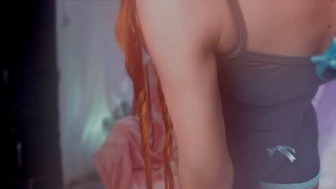 Snapshot of liahilton_ chatting on December 8, 11:57 am lh6 9c online show from December 8, 11:57 am