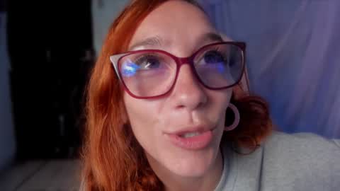 Snapshot of liahilton_ chatting on December 18, 11:02 am lh6 9c online show from December 18, 11:02 am