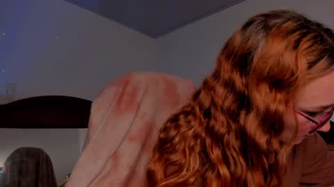 Snapshot of liahilton_ chatting on January 17, 11:27 am lh6 9c online show from January 17, 11:27 am