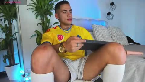 Snapshot of liam__cox chatting on June 17, 8:43 pm liam__cox online show from June 17, 8:43 pm