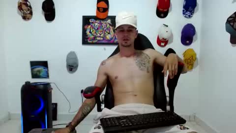 Snapshot of liam_andres12 chatting on May 15, 9:44 pm Andres online show from May 15, 9:44 pm
