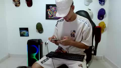 Snapshot of liam_andres12 chatting on May 25, 10:16 pm Andres online show from May 25, 10:16 pm