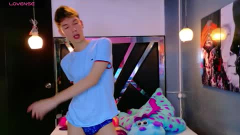 liam_green1 online show from March 5, 8:16 pm