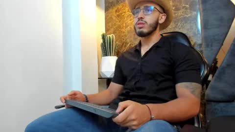 LIAM KLEIN online show from September 18, 11:23 am