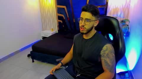 LIAM KLEIN online show from December 19, 11:28 am