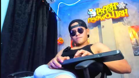 liam_knight online show from October 27, 1:20 am