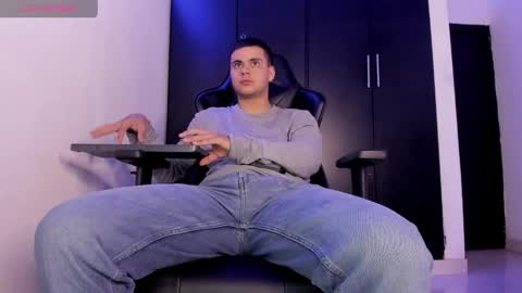 Snapshot of liam_mateo_ chatting on April 27, 2:31 am Liam online show from April 27, 2:31 am