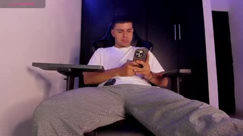 Snapshot of liam_mateo_ chatting on May 7, 12:38 am Liam online show from May 7, 12:38 am