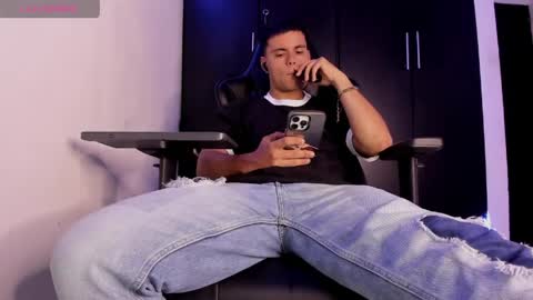 Snapshot of liam_mateo_ chatting on May 9, 7:02 am Liam online show from May 9, 7:02 am
