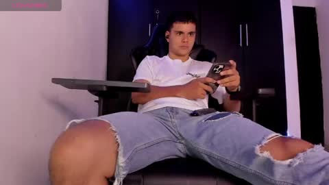 Snapshot of liam_mateo_ chatting on May 13, 2:42 am Liam online show from May 13, 2:42 am