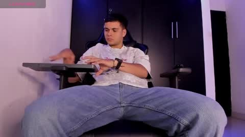 Snapshot of liam_mateo_ chatting on May 15, 3:35 am Liam online show from May 15, 3:35 am