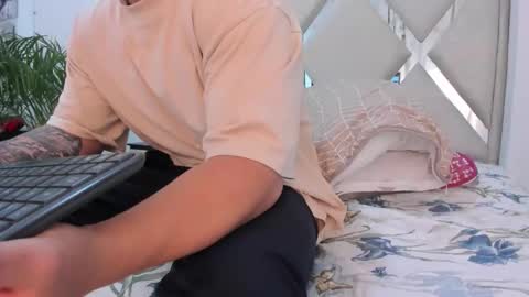 Call me Lian online show from March 3, 12:11 pm