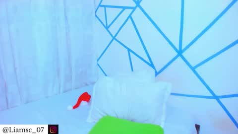 Snapshot of liam_scott77 chatting on December 13, 8:36 pm Liam scott77 online show from December 13, 8:36 pm