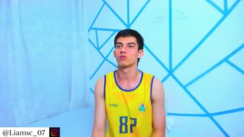 Liam scott77 online show from December 17, 1:22 am