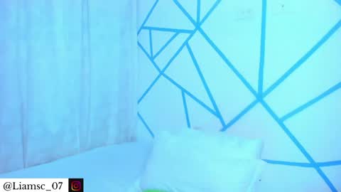 Snapshot of liam_scott77 chatting on May 1, 11:53 pm Liam scott77 online show from May 1, 11:53 pm