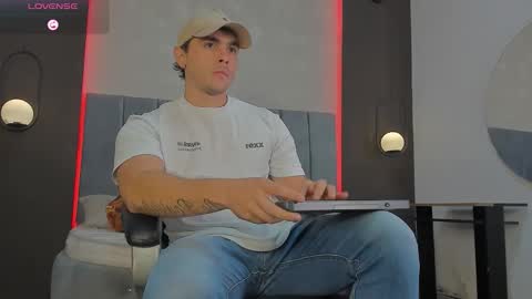 Liam online show from March 12, 8:04 pm