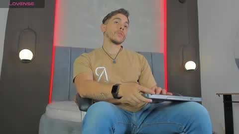 Liam online show from April 9, 8:03 pm