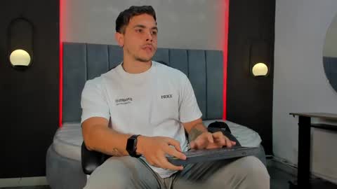 Liam online show from April 22, 6:09 pm