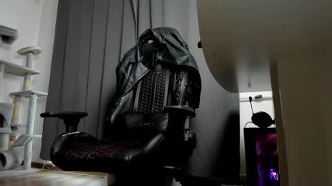 Liam online show from November 5, 8:14 am