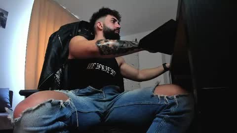 Liam online show from April 11, 7:45 am