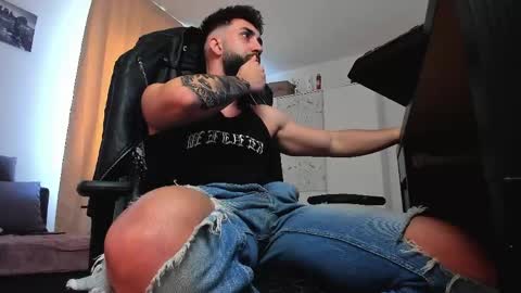 Liam online show from April 18, 7:34 am