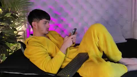 liammuller online show from December 3, 12:25 pm