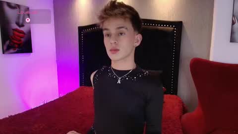 liam online show from December 15, 5:01 am