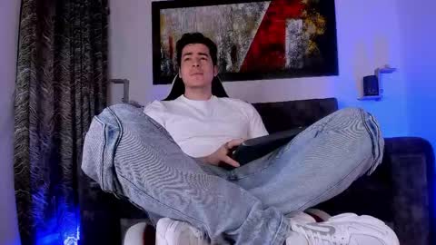 Snapshot of liamwyatt_ chatting on June 6, 3:33 am liamwyatt_ online show from June 6, 3:33 am